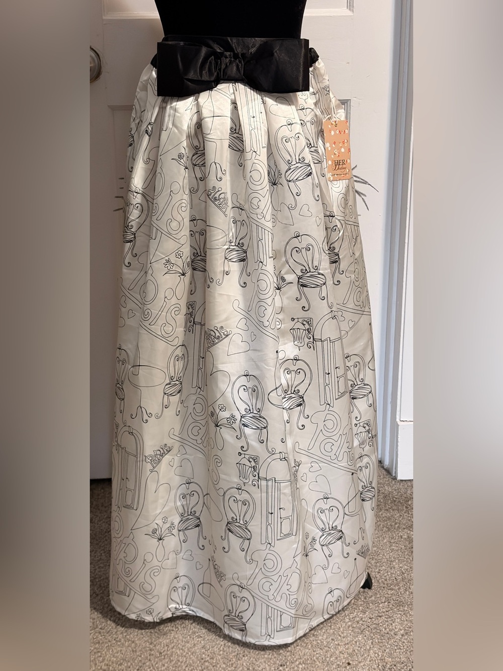 HER DESTINY
Women's Ivory A-Line Skirt with Black Waist Bow